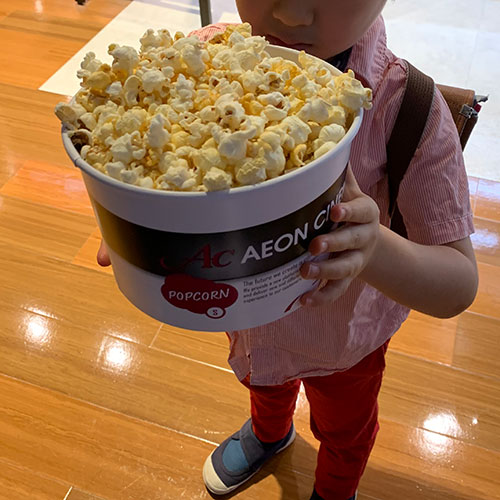 イオンシネマのオーナーズカード特典でもらえるポップコーンの大きさ